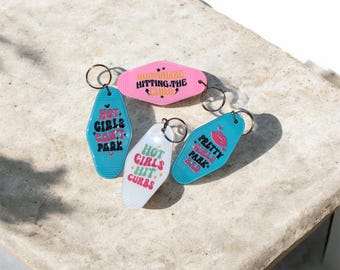Lustiges Mädchen Schlüsselanhänger, Girlcore Geschenk