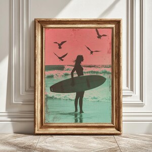 Mädchen hält Surfbrett Kunst Druck, Strand Wandbild, Surf Dekor, Ocean Haus, druckbare Kunst, sofortiger Download