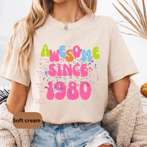 Camiseta con el año de nacimiento, camiseta impresionante desde 1980, divertida camiseta vintage para cumpleaños, regalo para amigos, camiseta de celebración, estilo retro - Camiseta para mujer