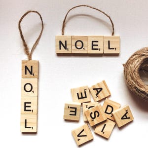 Ornamento per albero di Natale con lettere, gioco Scrabble, saluto con parole per le feste o etichetta per calza con nome personalizzato, ricordo di famiglia