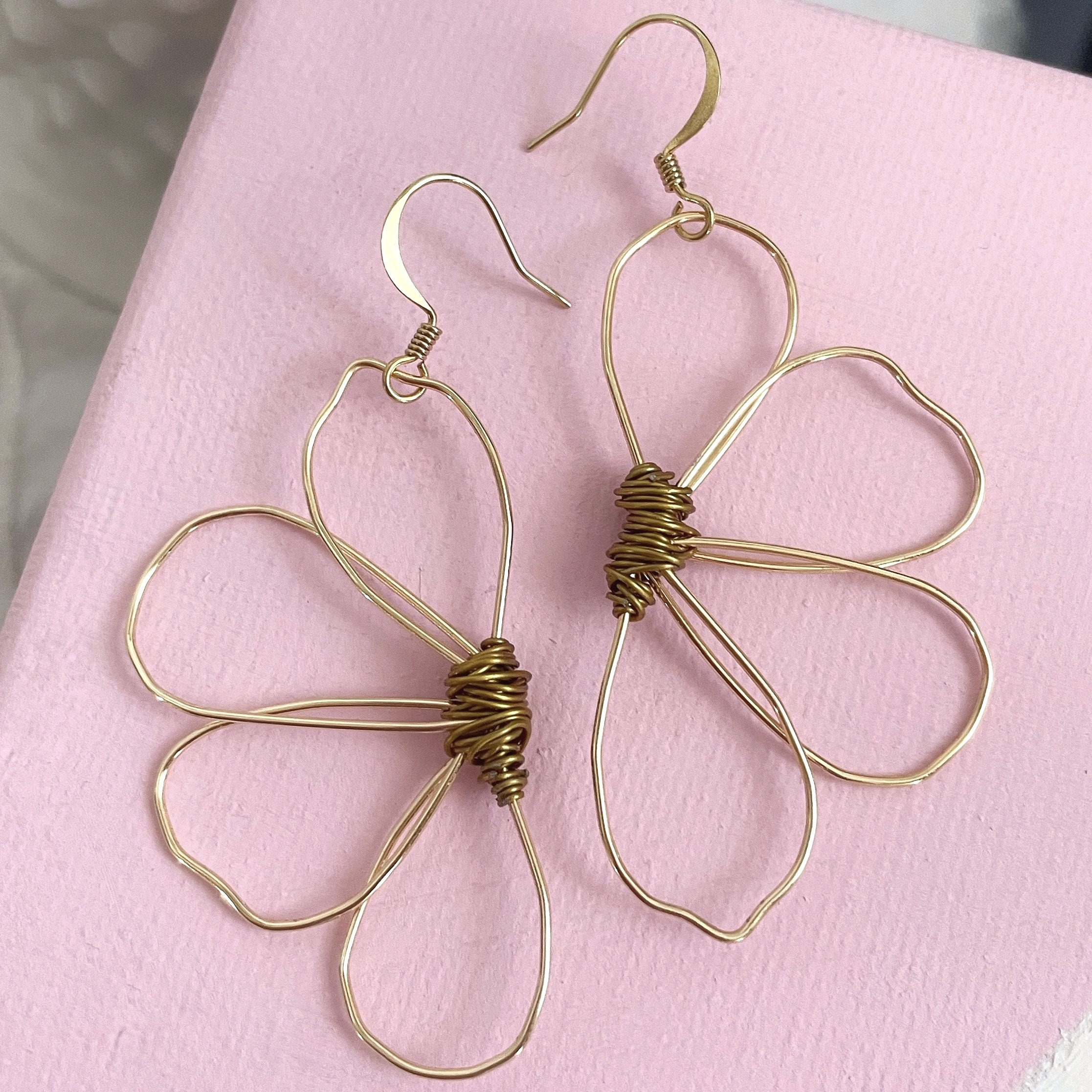 Gyrmmue - Vintage Gold Flower Necklace Earrings