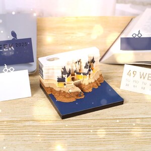 Magico castello di Hogwarts 3D di Harry Potter 2025 con lampada, carta perfetta, cancelleria, regalo originale, calendario, blocco note di Harry Potter