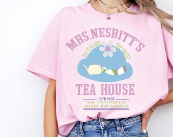 Camiseta de la Casa de Té de la Sra. Nesbitt, camiseta vintage de Toy Story de Buzz Lightyear, camiseta de Disney Infinity y más allá de 1993, suéter para el viaje a Disneyland.