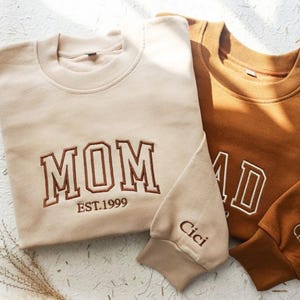 Custom Embroidered DAD Sweatshirt, Name On Sleeve With Heart, DAD Shirt With Date, Daddy Est Year Shirt, Gift For New Dad, Father&#39;s Day Gift