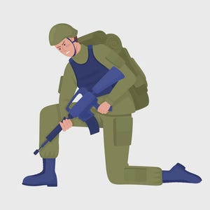 Puede incluir: Un soldado con uniforme verde, casco y chaleco azul oscuro, arrodillado mientras sostiene un rifle azul oscuro. El soldado lleva una mochila verde grande y botas azul oscuro, con una expresión concentrada en el rostro, en un estilo de ilustración plana.