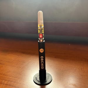hash vape pen Vape or vaporizer pens. Vape pens come with refillable cartridges that can  be filled with THC oil, cannabis oil, hash oil, CBD oil, or vape juice. Vap  Stock Photo