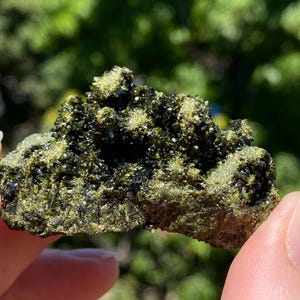 Spécimen minéral de cristal d&#39;épidote turc de qualité AA Forest Epidote