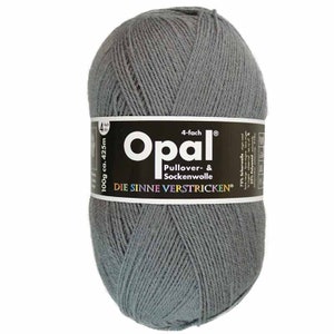 May include: A skein of gray Opal yarn, a 4-ply sock yarn, with a label that reads "Opal 4-fach Pullover- & Sockenwolle DIE SINNE VERSTRICKEN® 100g ca. 425m 75% Schurwolle virgin 25% Polyamid".