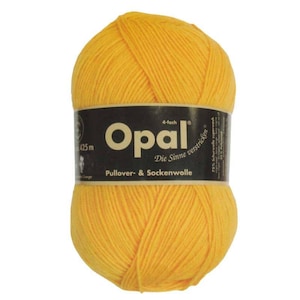 May include: A skein of yellow yarn labeled "Opal" with the text "4-fach Die Sinne verstricken Pullover & Sockenwolle" and "425 m" on the label.