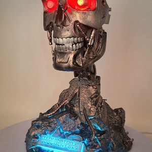 3Dプリント樹脂製フィギュア、カスタム音声制御機能付きT-800ロボット、光るバスト像、デスクヘッドホンスタンド、ディスプレイ装飾