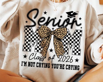 Senior Mom 2026 Leopard Bow PNG: Design per maglietta di laurea (download digitale)