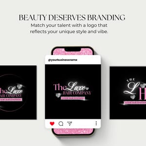 Puede incluir: Imagen de marca para un negocio de extensiones de cabello. El dise&ntilde;o presenta tres variaciones de logotipo con el texto "The Luxe Hair Company" en una fuente elegante, con un acento de diamante. Los logotipos se muestran sobre un fondo negro.