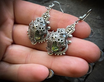 Tudor Cross Earrings, Tudor earrings, Green Tudor Earring, Green and Silver Earring, Renaissance Earrings, Medieval Earrings, Medieval cross