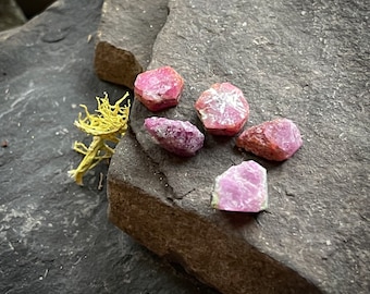 Small Raw Rubies, Natural Gemstones, July Birthstone, Jewelry Making (3-5mm)