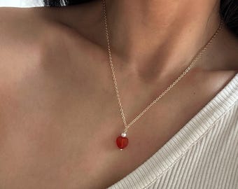 Zierliche rote Karneol Herz Halskette, echte rote Edelstein Halskette, Mini Herz Halskette mit Perlen Anhänger, Liebe Herz Halskette, Geschenk für Sie