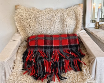 Vintage wool plaid blanket / fringed throw