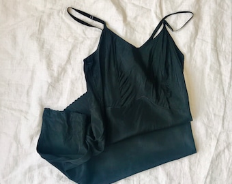 FREE USA SHIPPING!! Vintage 1950/'s Loomcraft Navy Blue Acetate Petticoat Ruffle Hem Full Slip 32