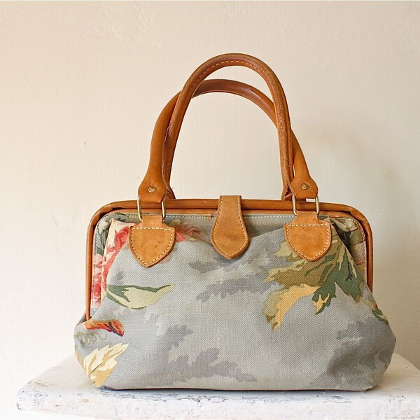 s a l e . 80s pastel floral carpet bag doctor bag