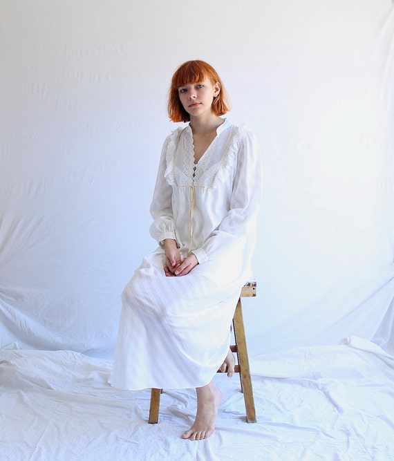 Loretta Caponi white cotton victorian nightgown ni