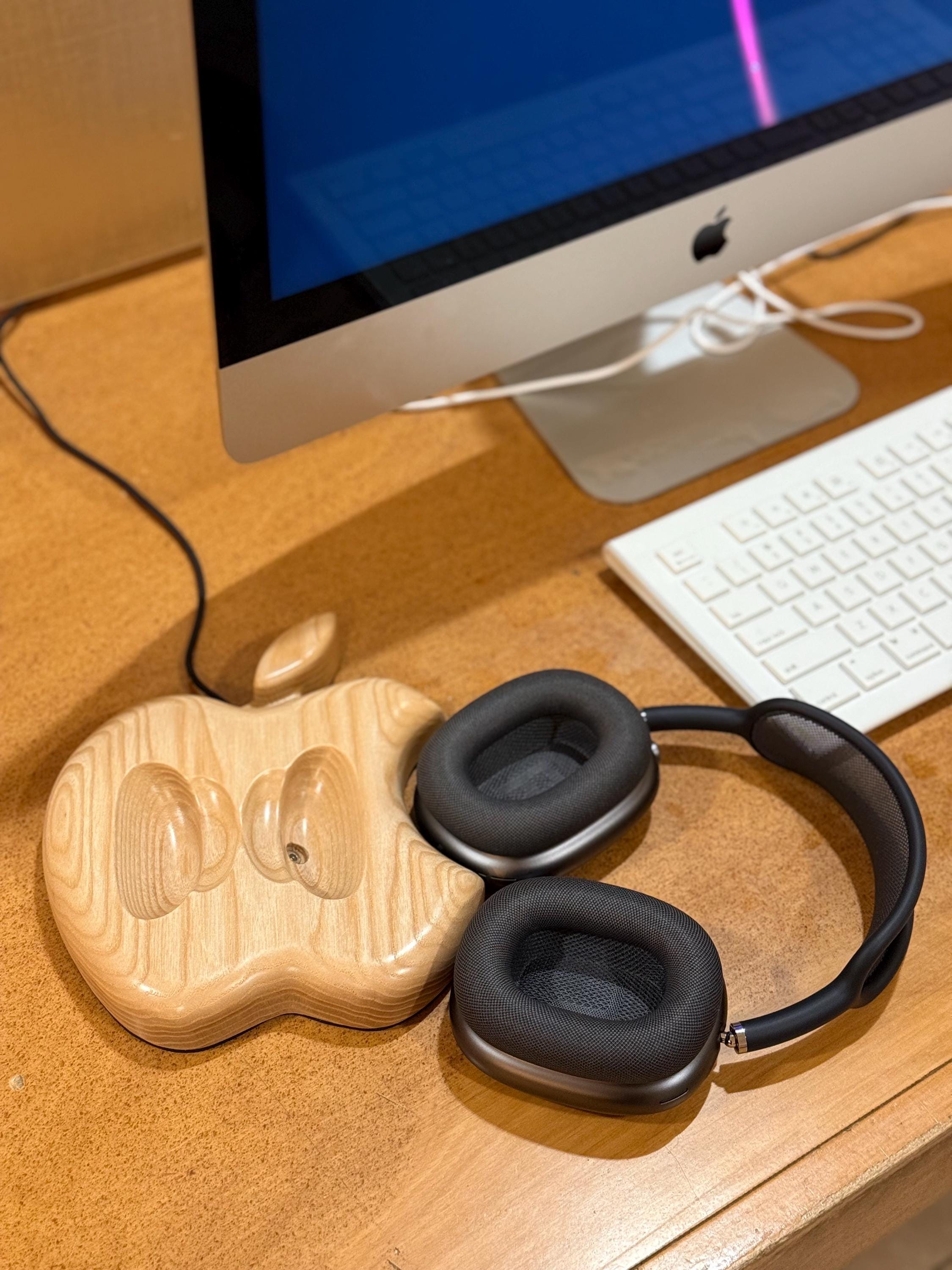 Airpods Max Charging Stand With Built in Lightning Charging