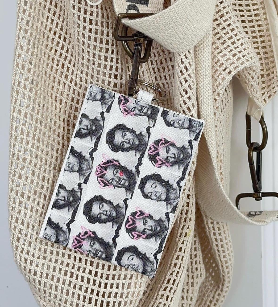 'Together' the in keychain the at look A キーホルダー付き ネットバッグ STYLES HARRY VIP via package! ミュージシャン
