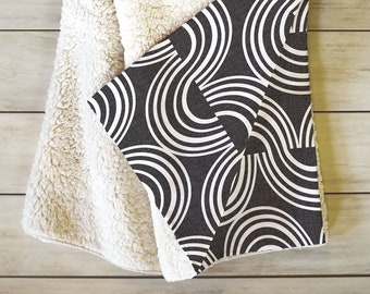 Throw Blanket / Black and White Blanket / Fleece Blanket / Retro Decor / Cozy Blanket / Black and White Decor / Couch Blanket / Sherpa Throw