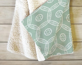 Green Throw Blanket / Geometric Blanket / Fleece Blanket / Cozy Blanket / Green Blanket / Couch Blanket / Sherpa Throw Blanket / Blanket