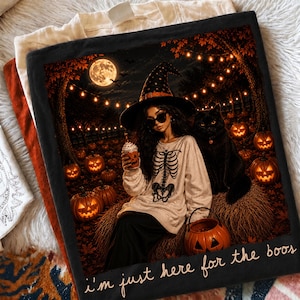 Rolig dockansikte Halloween PNG, Jag är bara här för buropen, Pumpkin Spice Girl, svart katt pumpafält, vintage Halloween sublimering