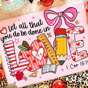 Professeur amour PNG, enseignant chrétien Png, salle de classe de la Saint-Valentin, règle crayon pomme PNG, enseignant de la foi Png, professeur de versets bibliques, 1 cor 16 14 image 4