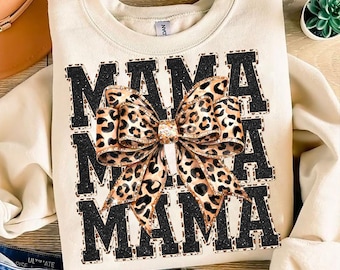 Mama Leopard Coquette Bow PNG, Leopard Mama png, Varsity Mama png, Mama Shirt png, Retro Mama png, moederdag png Sublimatie