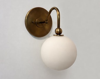 Kinkiet mosiężny z połowy XX wieku, lampa łazienkowa w stylu vintage. Nr 0120