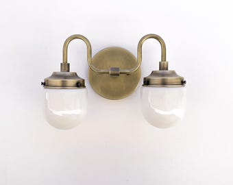Kinkiet mosiężny z połowy XX wieku – Lampa z litego mosiądzu – Oświetlenie łazienkowe w stylu vintage. Nr 0175