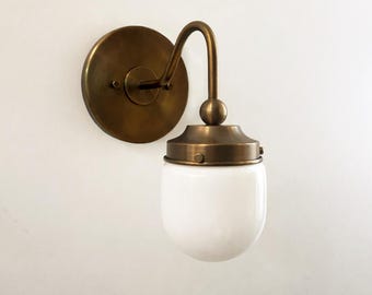 Mid Century Brass Wall Sconce, Vintage Bathroom Vanity Light. No.0141