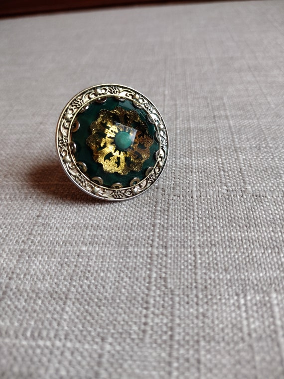 VINTAGE faceted Green glass ring with ornate scro… - image 1