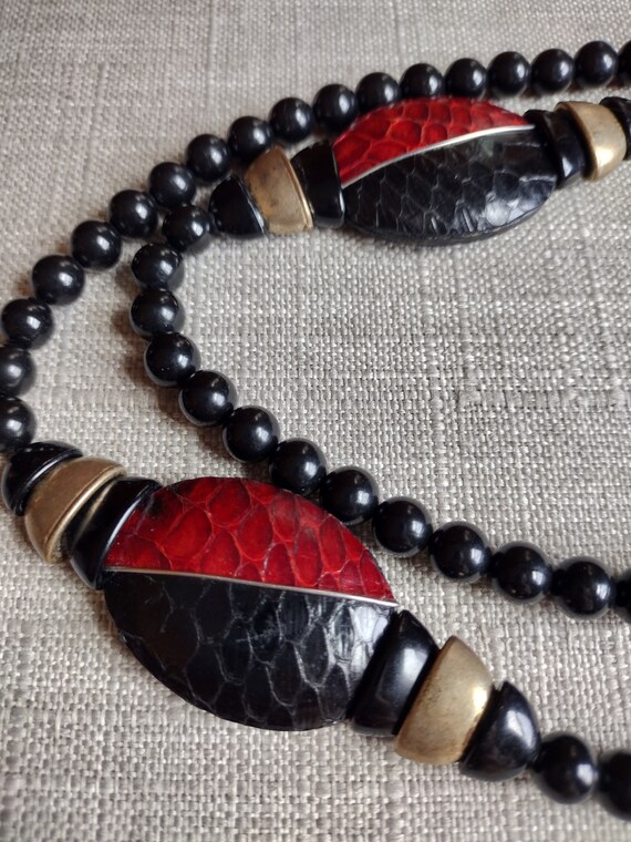 VINTAGE snakeskin red and black necklace with blac