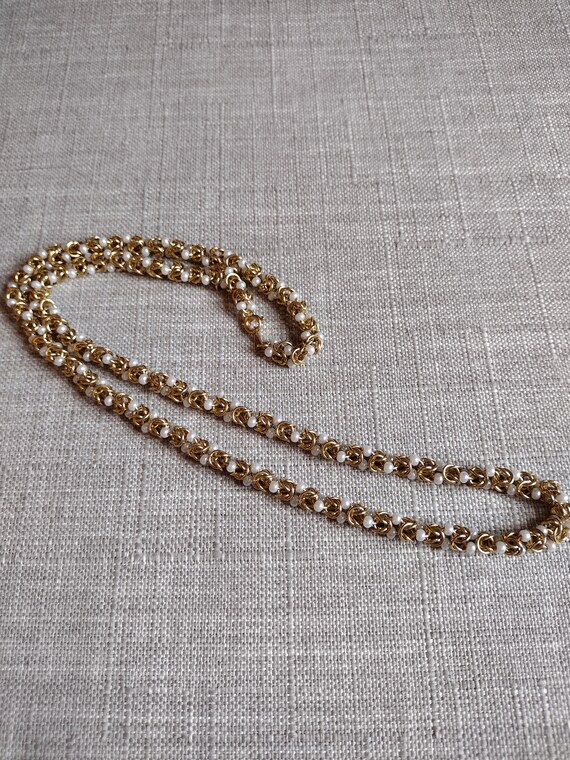 VINTAGE unmarked gold tone and pearl necklace