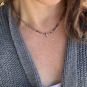 Zierliche Jaspis Bead Cross Halskette - Sterling Silber, Layering Halskette