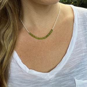 Collar de cuentas de peridoto genuino, cierre de plata esterlina, piedra natal de agosto