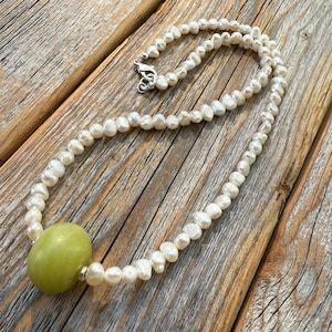 Pearl Jade Choker Necklace, Freshwater Pearl Necklace, Green Jade Bead, Dainty Layering Jewelry, Custom Length, Gift for Her