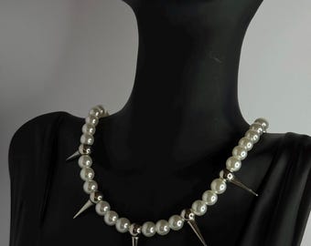 Pearl Spike Choker Necklace, Edgy Punk Pearl Beaded Jewelry, Gothic Rock Statement Necklace, Alternative Fashion Gift for Her, Vintage Pearl