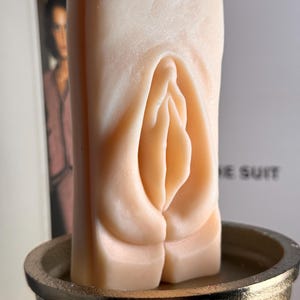 Vagina candle, vulva candle, funny candle gift, joke, funny gag gift, bachelorette party decor, adult novelty gift, sexy candle, present image 3