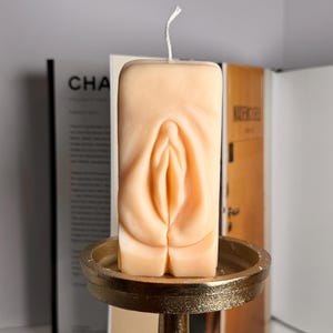 Vagina candle, vulva candle, funny candle gift, joke, funny gag gift, bachelorette party decor, adult novelty gift, sexy candle, present image 4