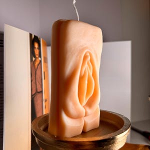 Vagina candle, vulva candle, funny candle gift, joke, funny gag gift, bachelorette party decor, adult novelty gift, sexy candle, present image 7