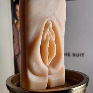 Vagina candle, vulva candle, funny candle gift, joke, funny gag gift, bachelorette party decor, adult novelty gift, sexy candle, present image 2