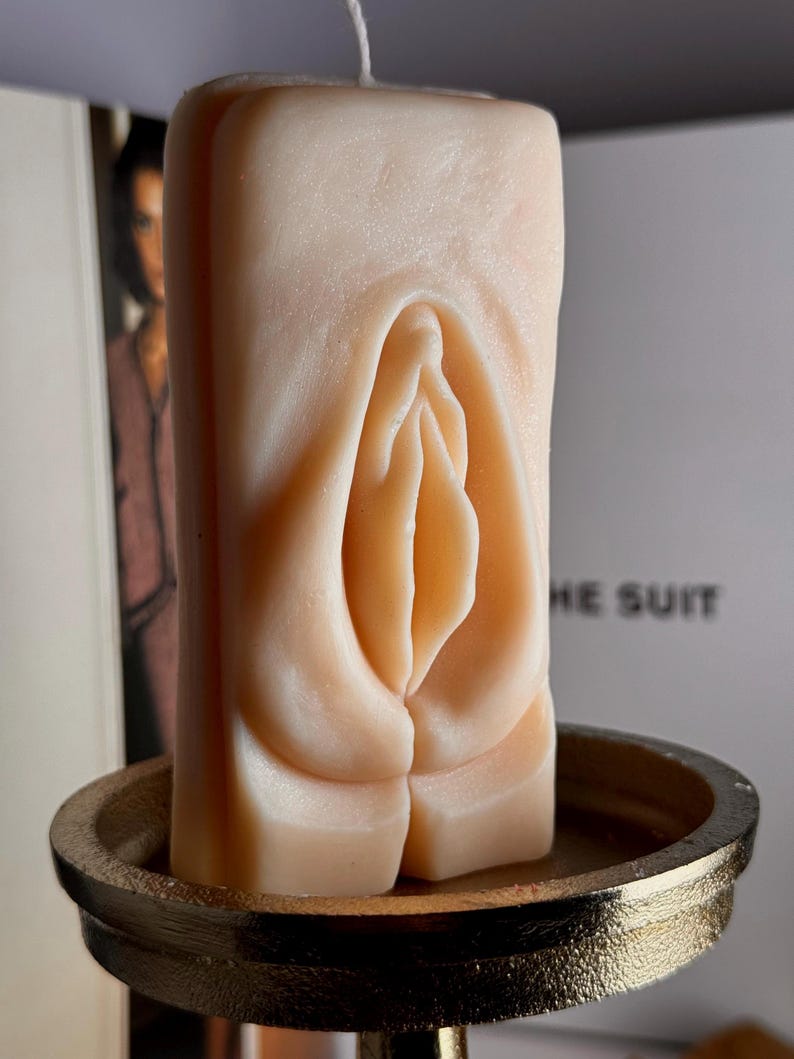 Vagina candle, vulva candle, funny candle gift, joke, funny gag gift, bachelorette party decor, adult novelty gift, sexy candle, present image 2