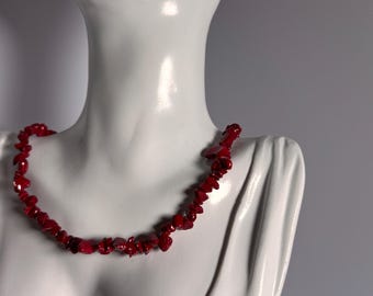 Collar de cuentas de piedra roja, joyería de estilo coral hecha a mano para mujer, gargantilla de piedras preciosas naturales, collar de declaración boho, piedra energética
