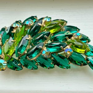 Juliana D&E Groene Navette-broche met strass-blad en enkele uraniumstenen