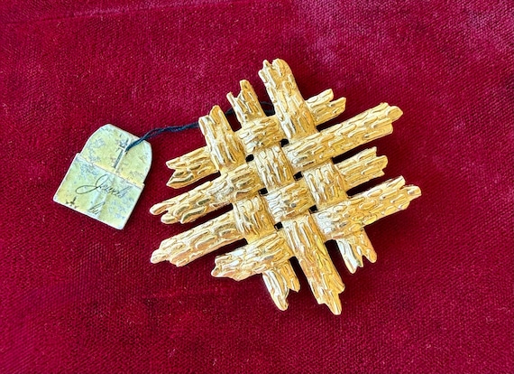 Trifari Gold Tone Weave Brooch