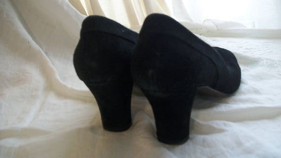 Vintage 1940s Style Chunky Black Suede Pumps Natu… - image 9