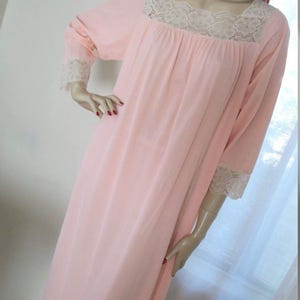 Victorian Edwardian Style Vintage Rutledge Soft Peach Nightgown Lace Trim Size M